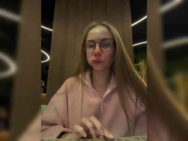 VikkiExtraCheese's chat room