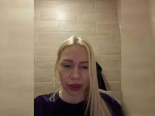 MirandaNow's chat room