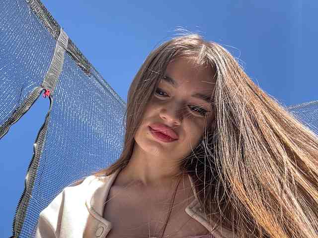 -_-_--------'s chat room