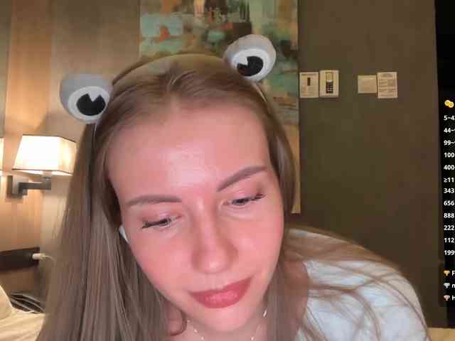 VikkiExtraCheese's chat room