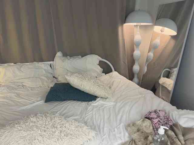 LolaXBambi's chat room