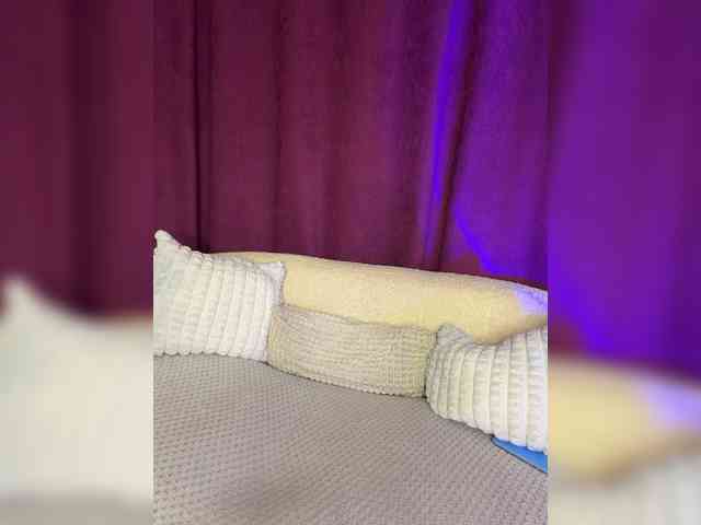 _EUPHORIAA_'s chat room