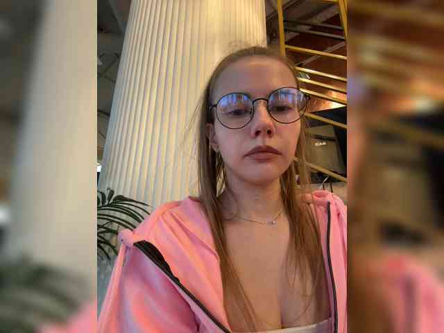 VikkiExtraCheese's chat room