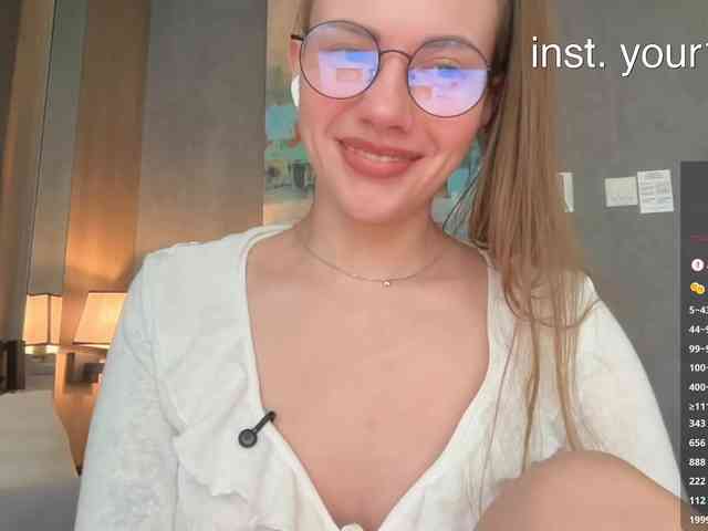 VikkiExtraCheese's chat room