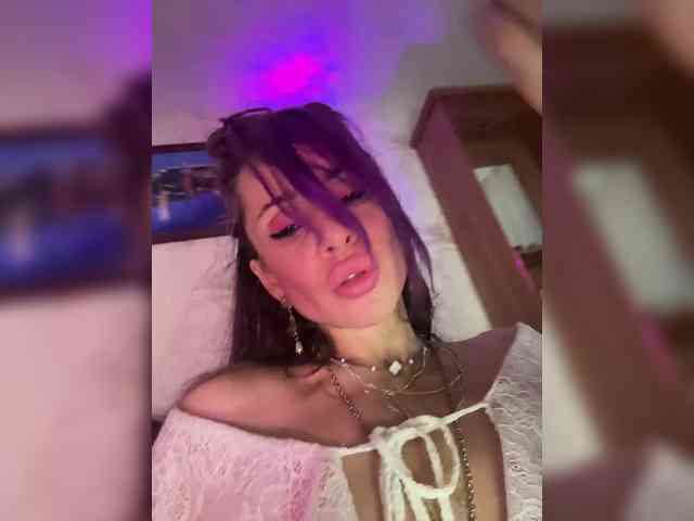 VIP17CoupleDream's chat room