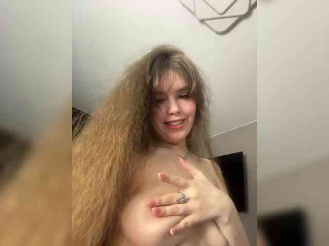 YourLadyyy's chat room