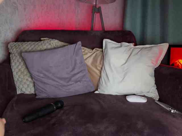 PinkFoxya's chat room