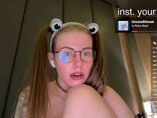 VikkiExtraCheese's chat room