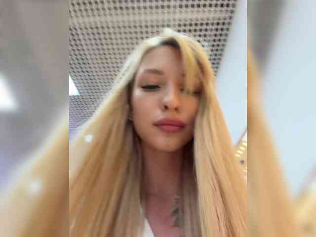 Cristi-Candy's chat room