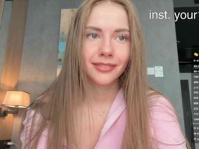 VikkiExtraCheese's chat room