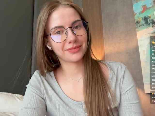 VikkiExtraCheese's chat room