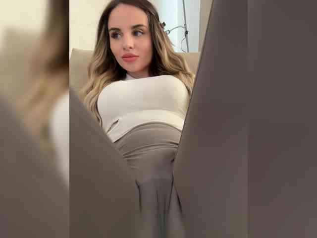 LedyMiya's chat room