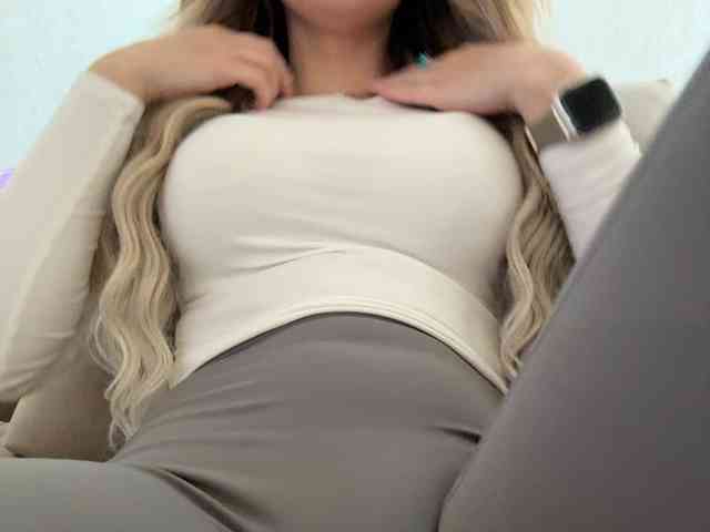 LedyMiya's chat room