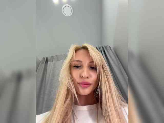 Cristi-Candy's chat room