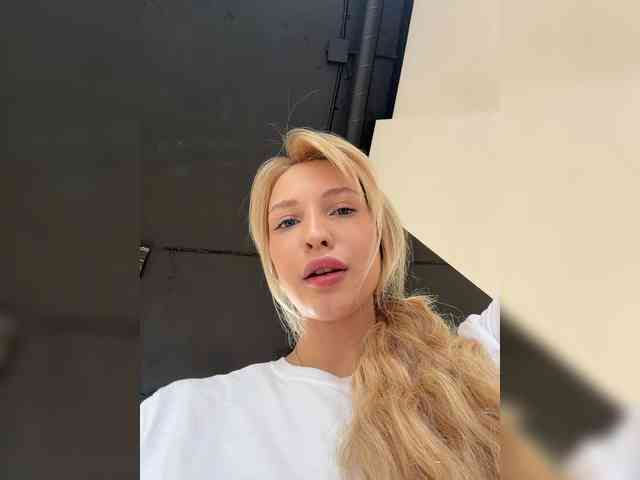 Cristi-Candy's chat room
