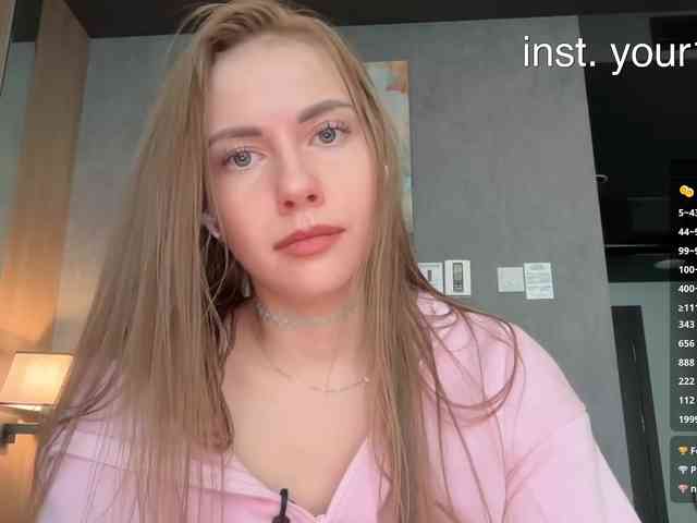 VikkiExtraCheese's chat room