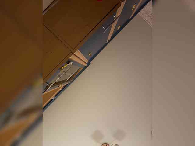 LittleDelora's chat room