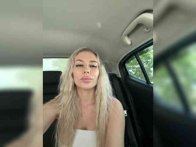 -Lovensesgirl-'s chat room