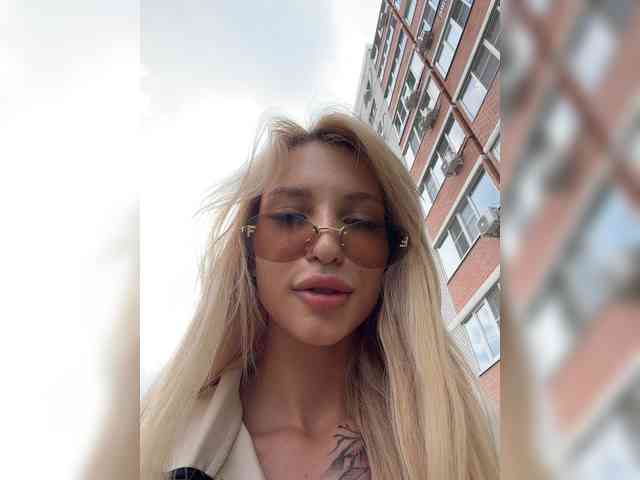 Cristi-Candy's chat room