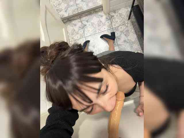 LustySass's chat room