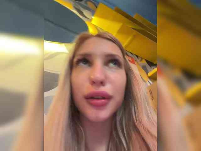 Cristi-Candy's chat room