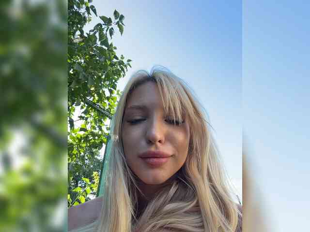 Cristi-Candy's chat room