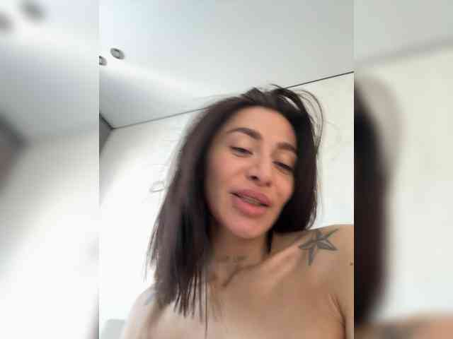 LunaDesire's chat room