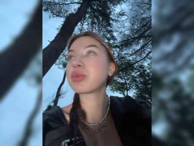 LINA69FEMDOM's chat room