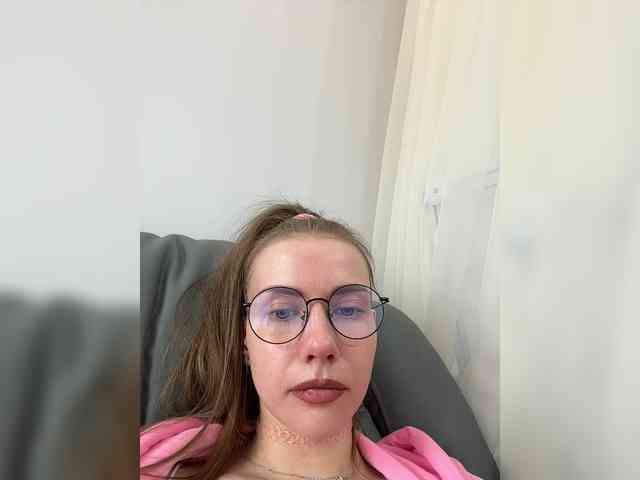 VikkiExtraCheese's chat room