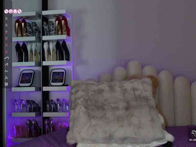 AngelaMyst's chat room