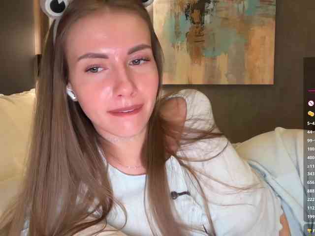 VikkiExtraCheese's chat room