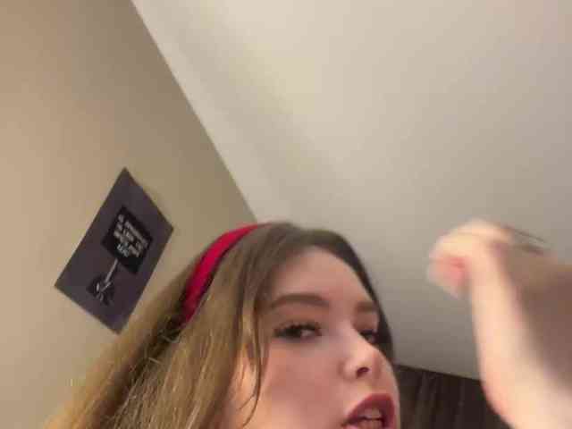 YourLadyyy's chat room