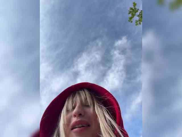 Cristi-Candy's chat room