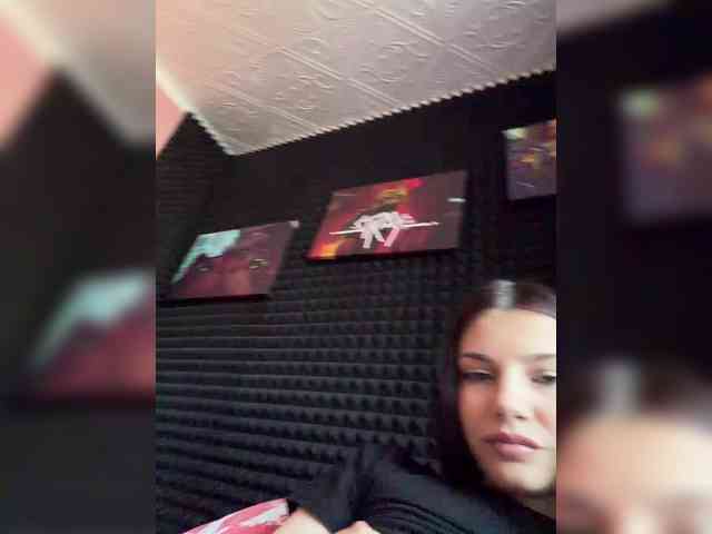 StrawberryGirl-'s chat room