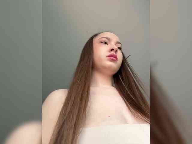 -Valeria-'s chat room