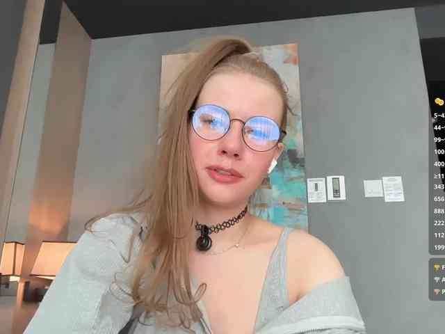 VikkiExtraCheese's chat room