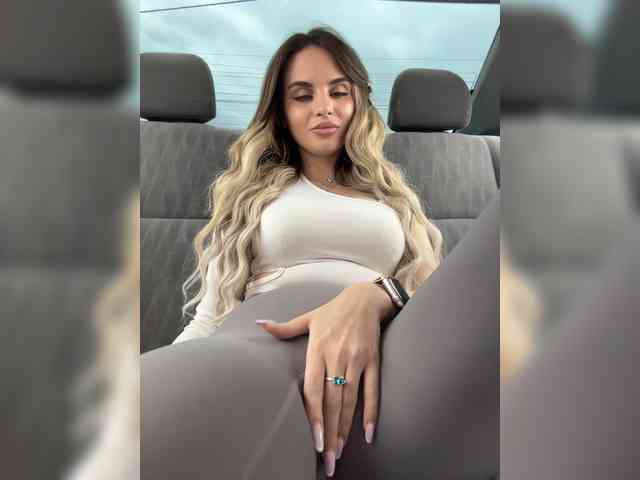 LedyMiya's chat room