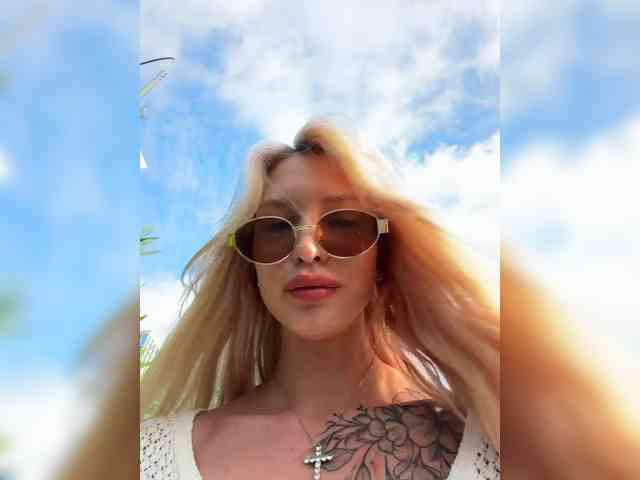 Cristi-Candy's chat room