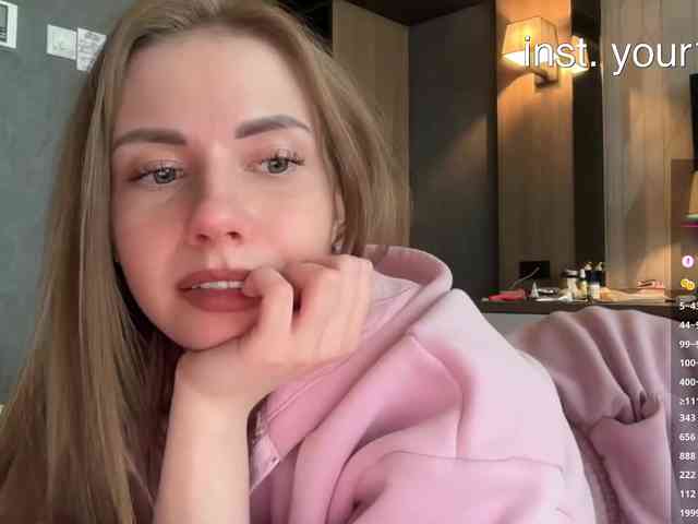 VikkiExtraCheese's chat room