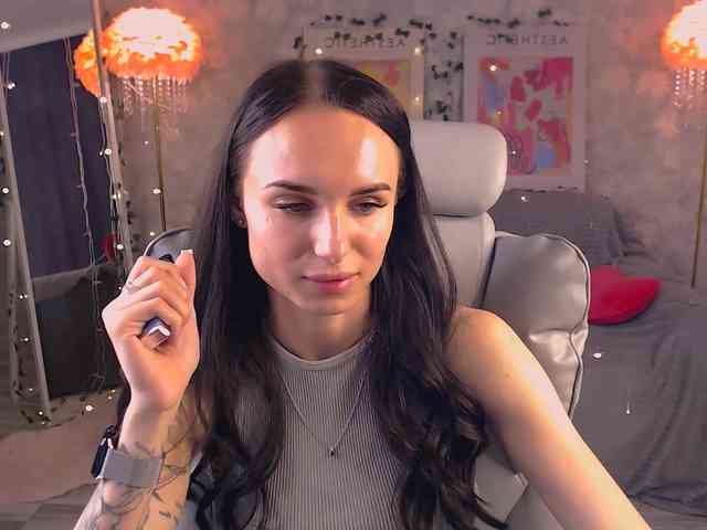 NicoleMerz's chat room