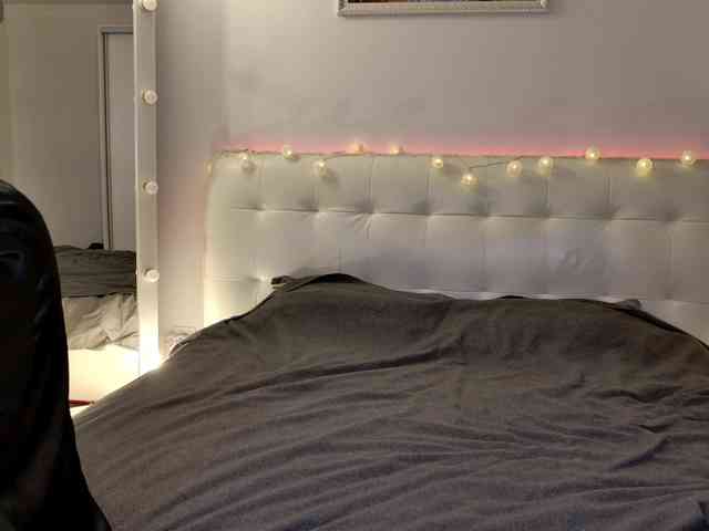 LustElise's chat room