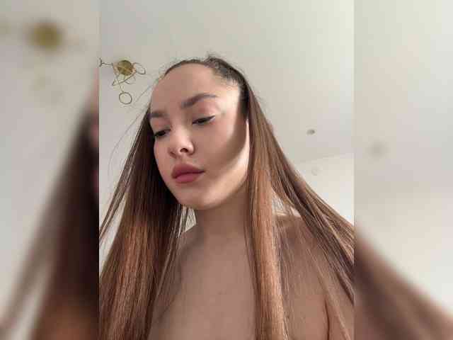 -Valeria-'s chat room
