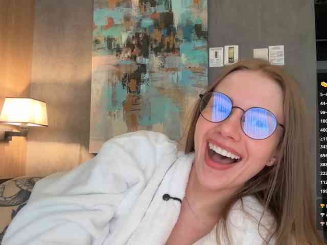 VikkiExtraCheese's chat room