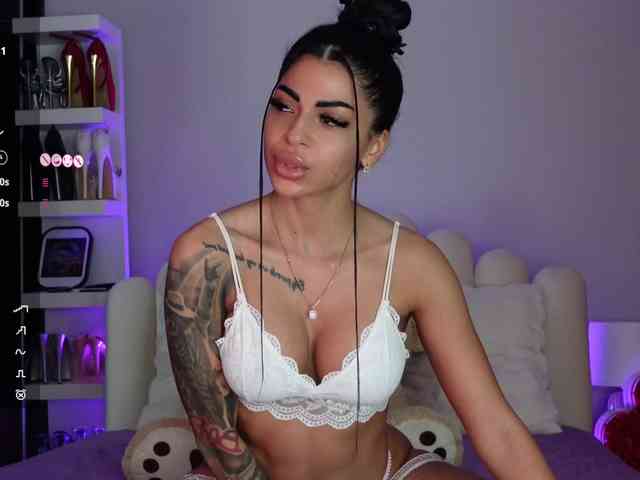 AngelaMyst's chat room