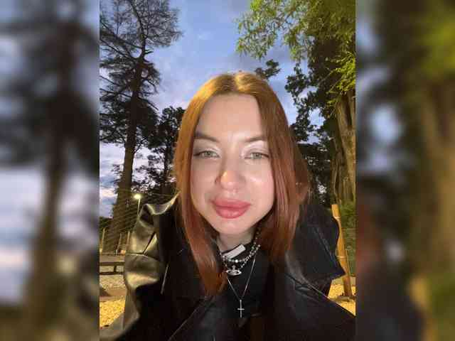 LINA69FEMDOM's chat room