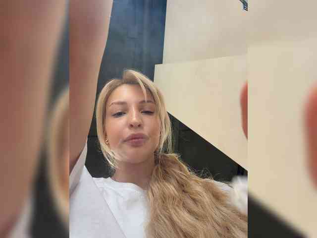 Cristi-Candy's chat room