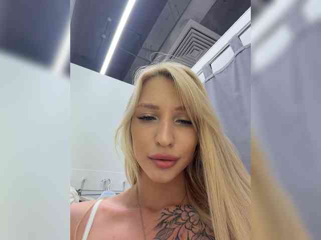 Cristi-Candy's chat room