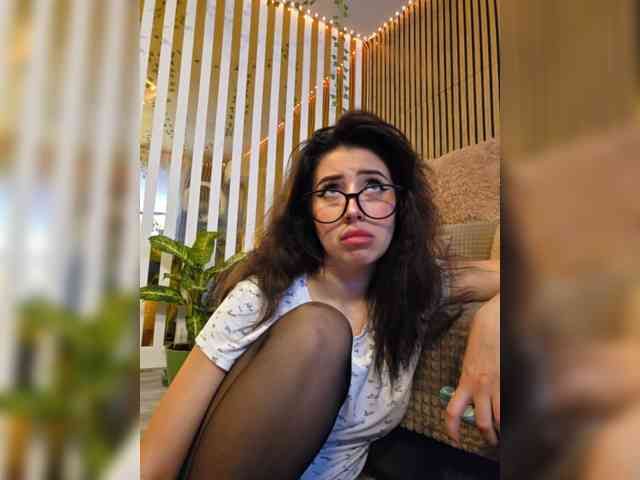 -Violetttttka-'s chat room