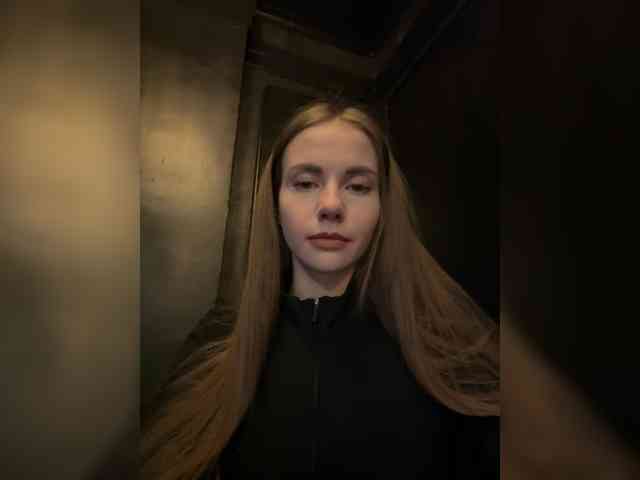 VikkiExtraCheese's chat room