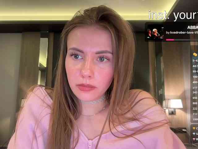 VikkiExtraCheese's chat room